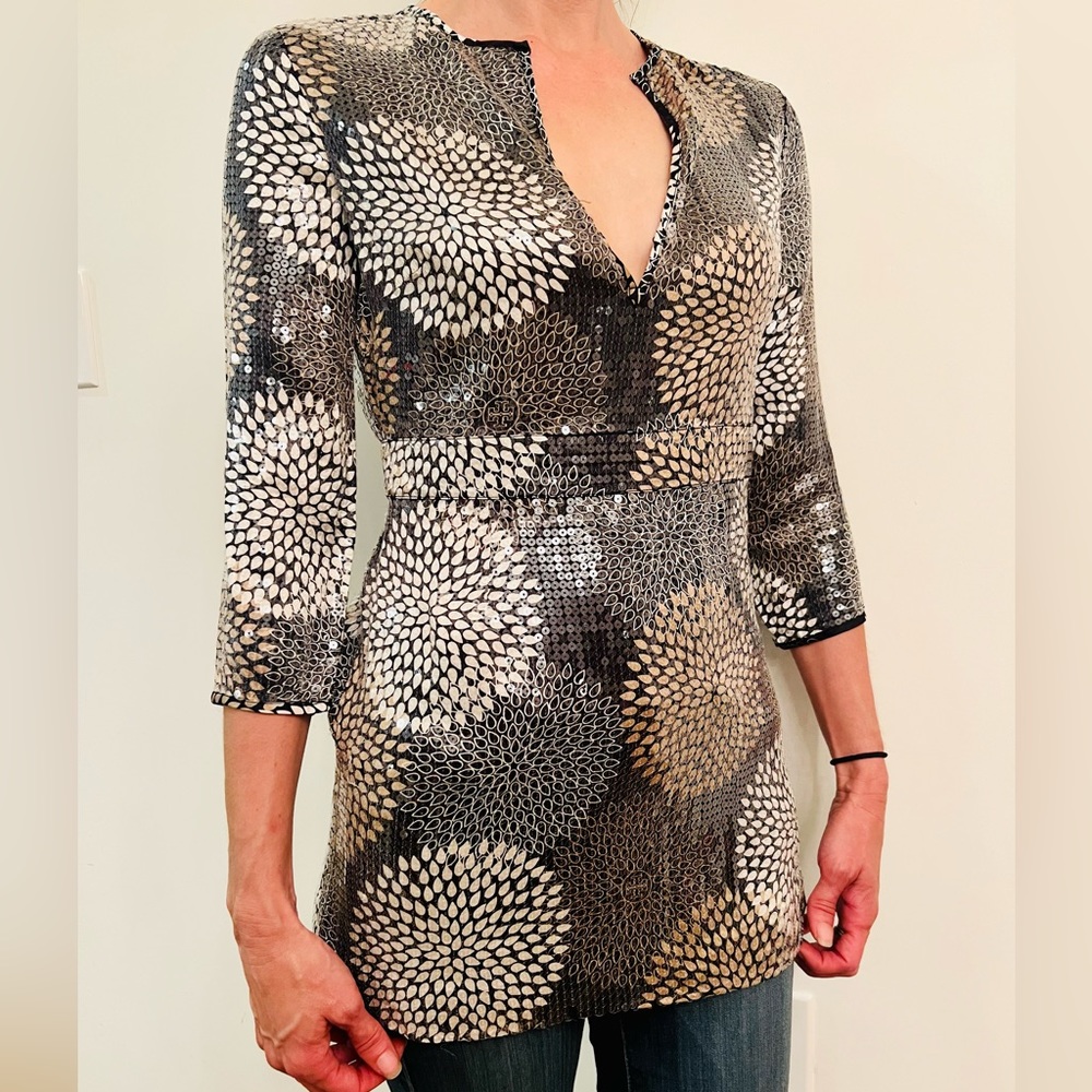 Tory Burch NWT chrysanthemum sequin black, taupe, silver “Brianna top” Size 2.